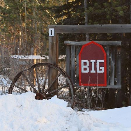 The Big Red Barn Apartment Уайтхорс Екстериор снимка