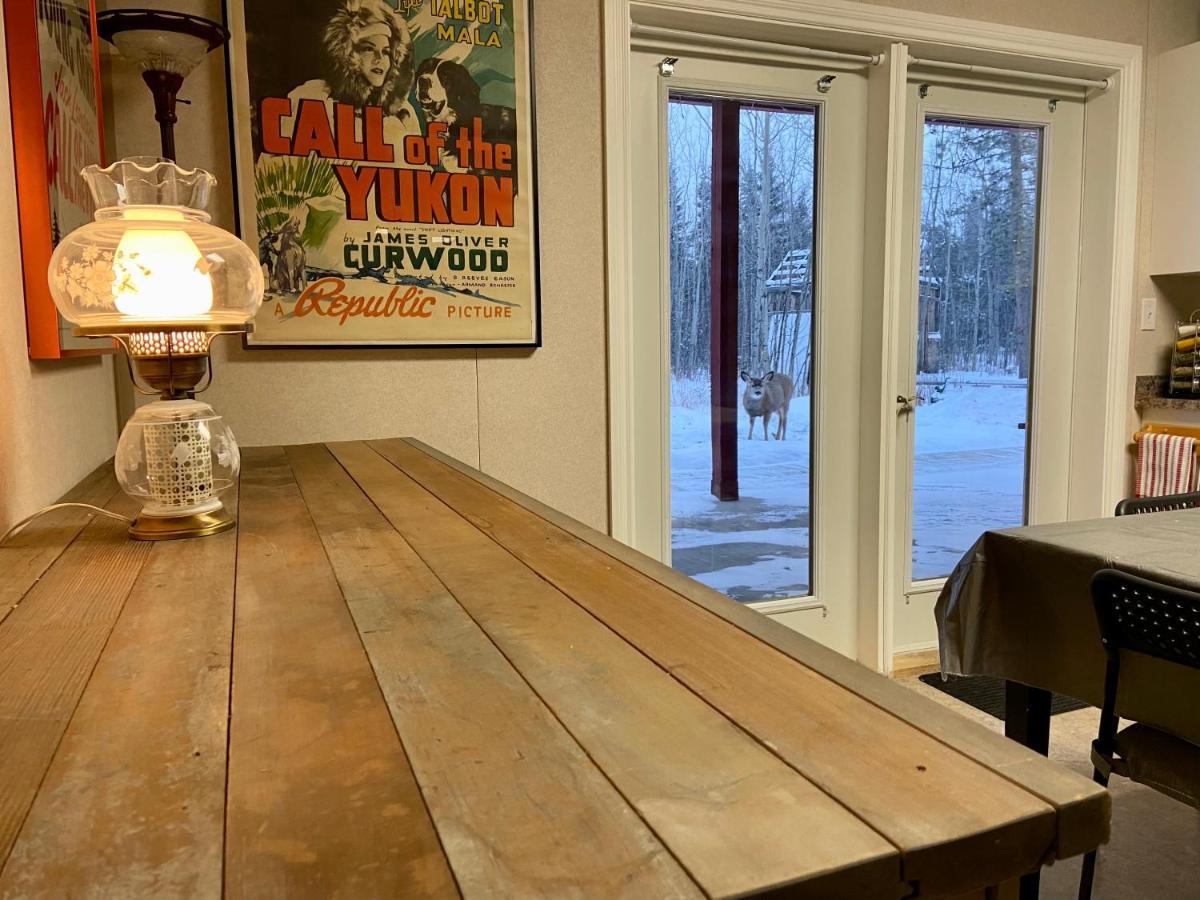 The Big Red Barn Apartment Уайтхорс Екстериор снимка
