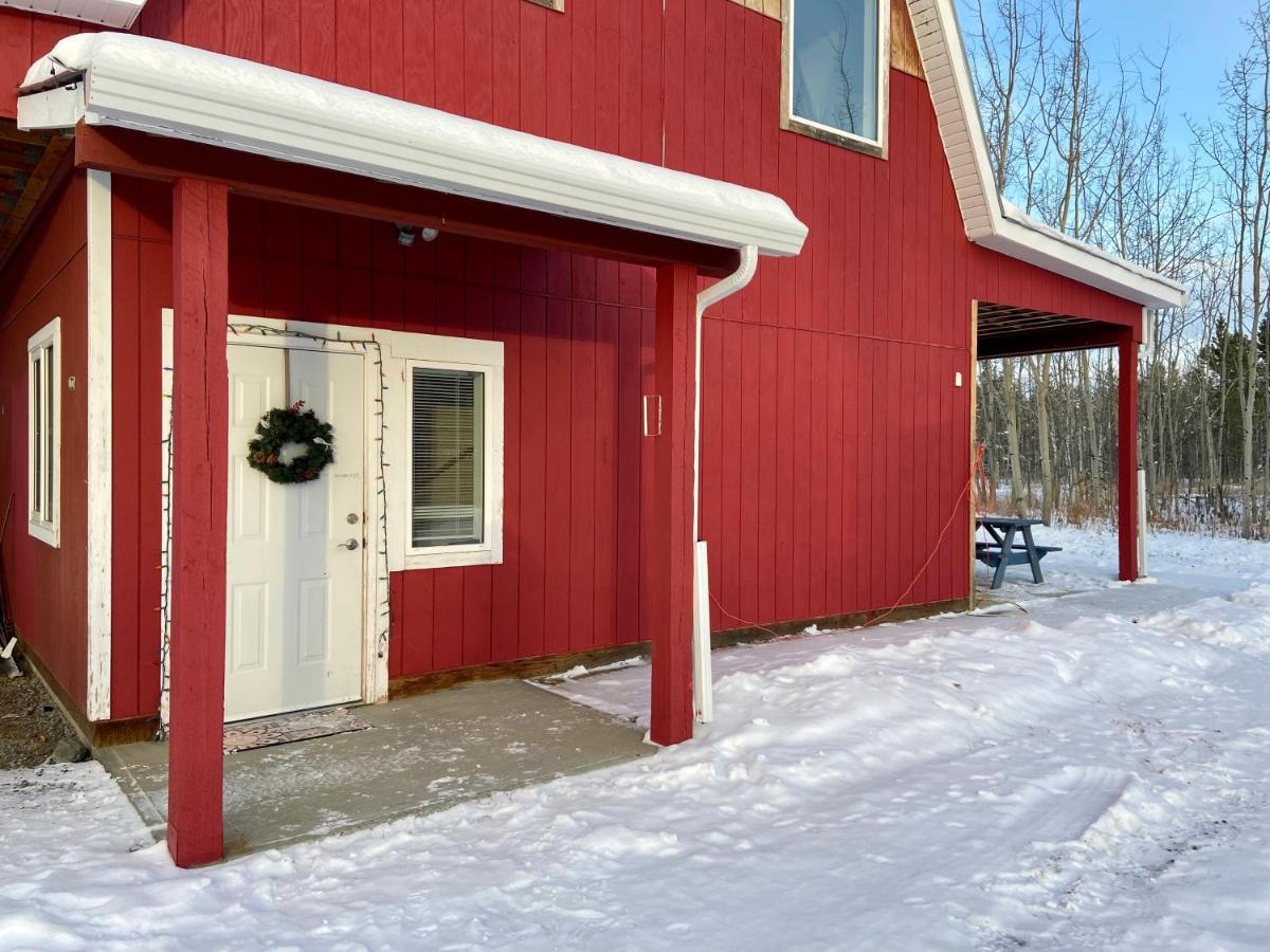 The Big Red Barn Apartment Уайтхорс Екстериор снимка