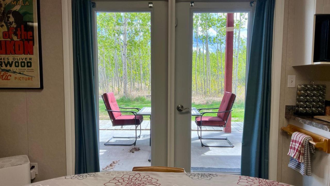 The Big Red Barn Apartment Уайтхорс Екстериор снимка