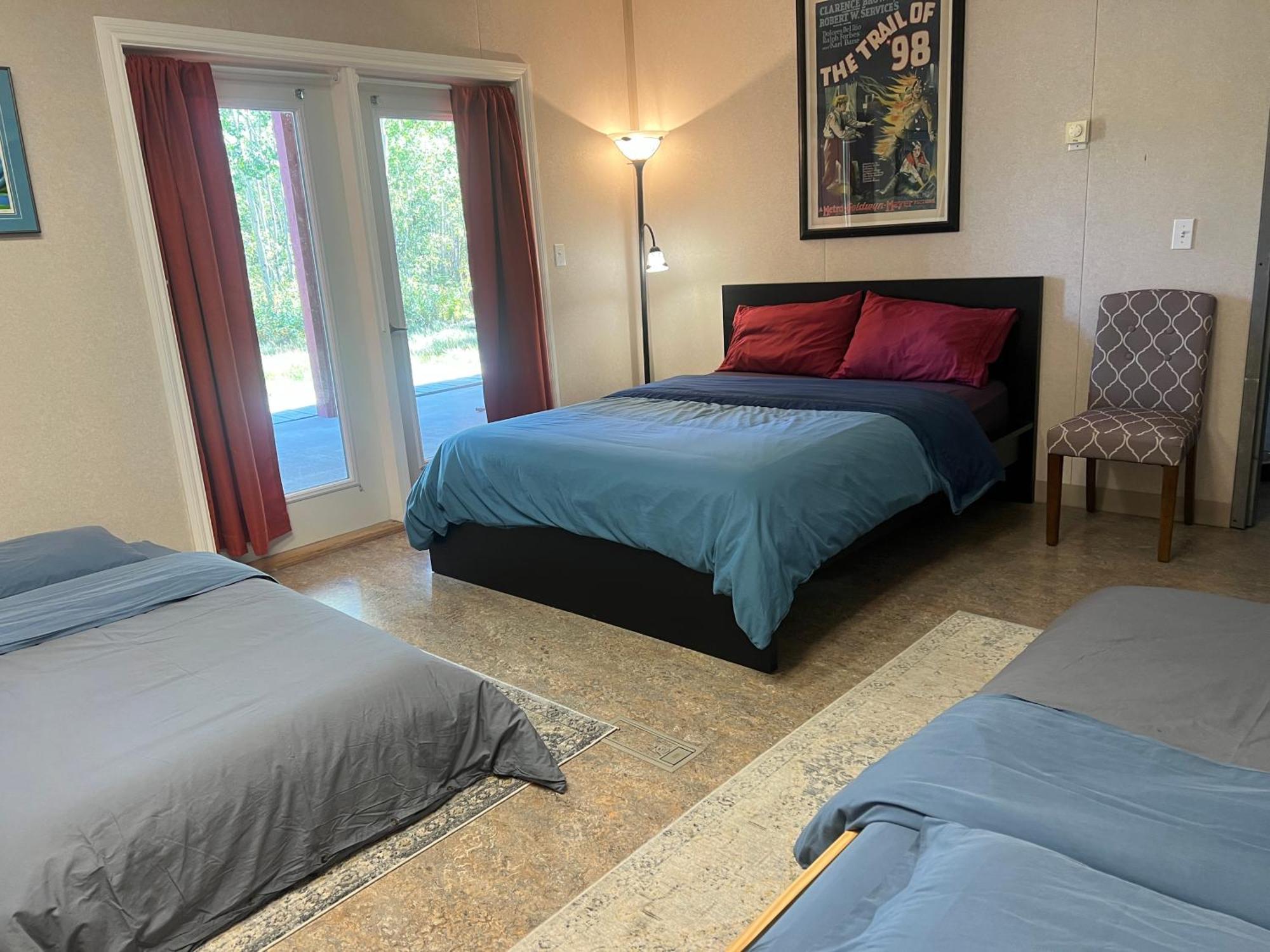 The Big Red Barn Apartment Уайтхорс Екстериор снимка
