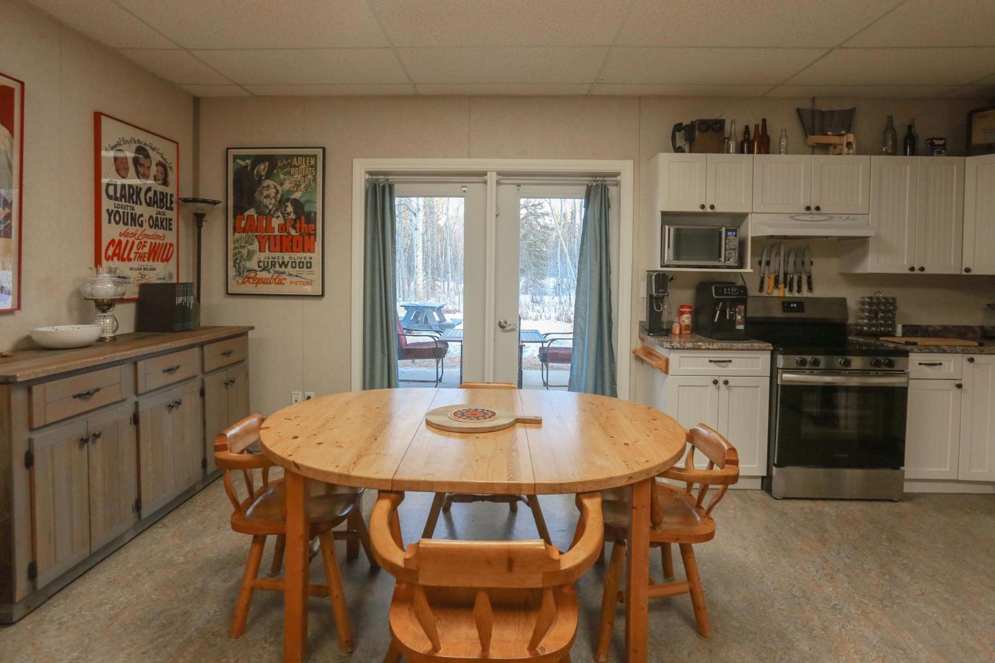The Big Red Barn Apartment Уайтхорс Екстериор снимка