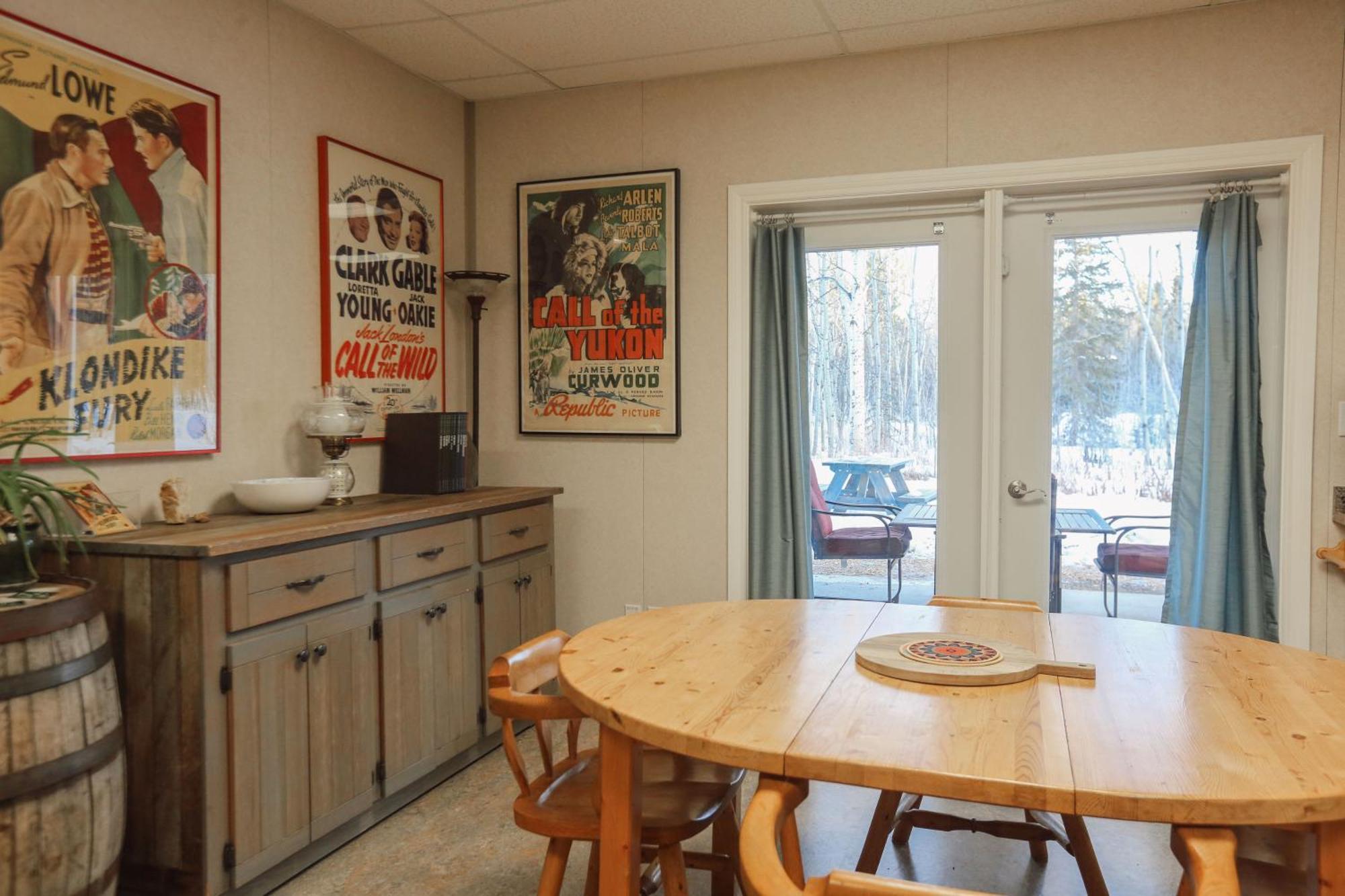 The Big Red Barn Apartment Уайтхорс Екстериор снимка