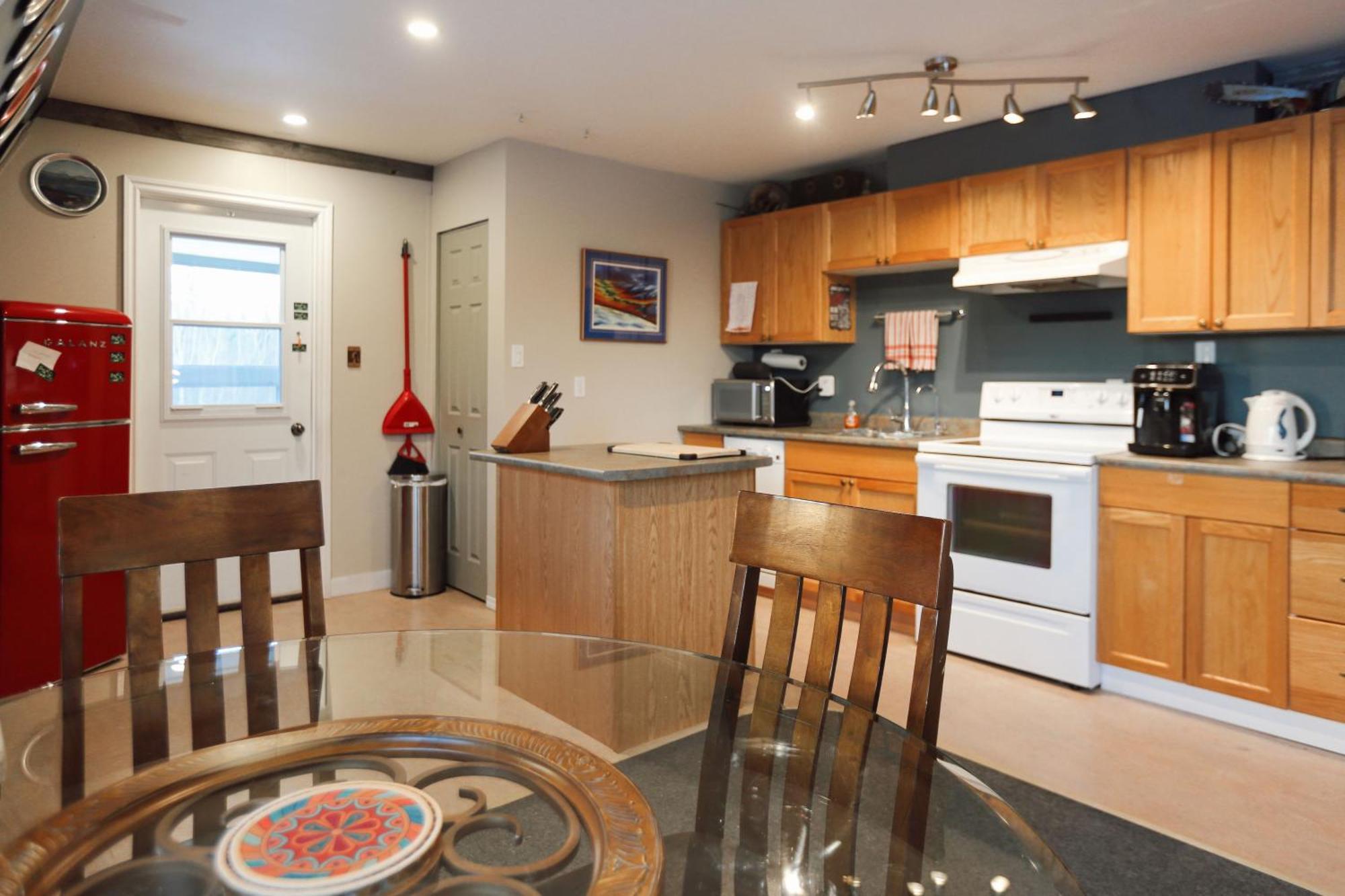 The Big Red Barn Apartment Уайтхорс Екстериор снимка