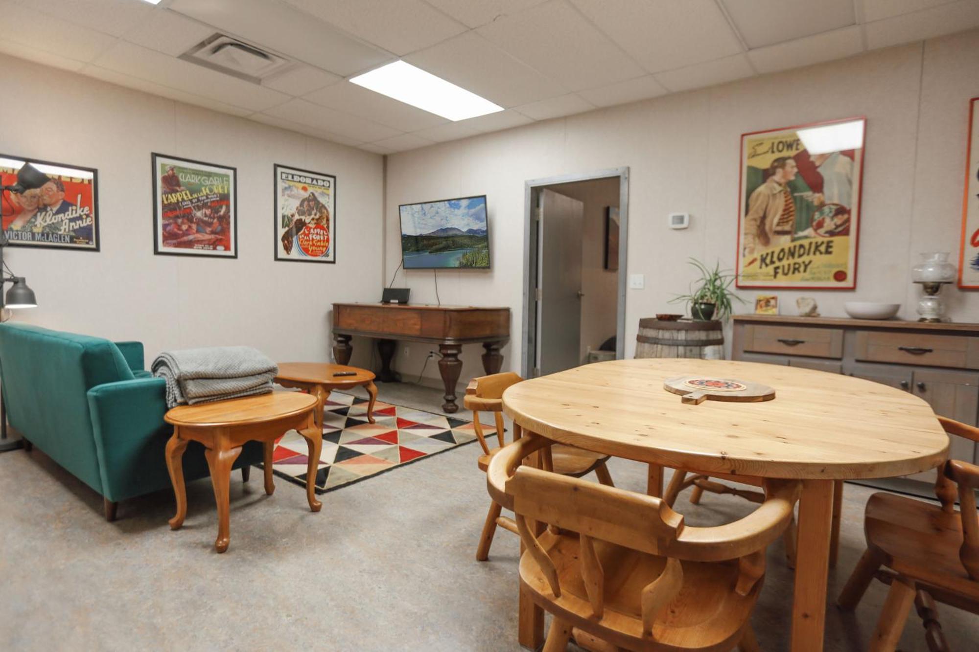 The Big Red Barn Apartment Уайтхорс Екстериор снимка
