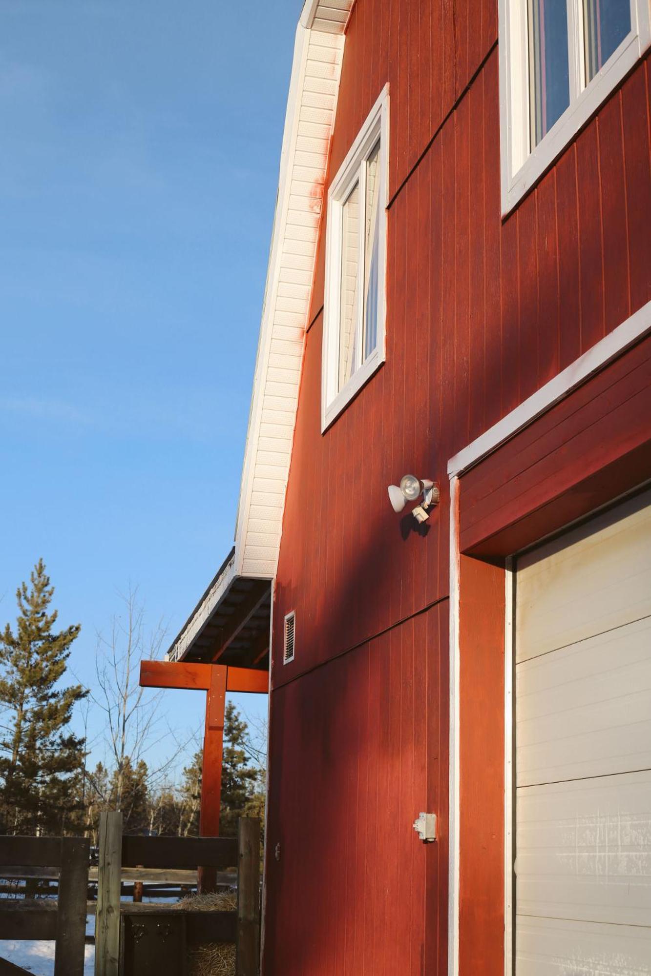 The Big Red Barn Apartment Уайтхорс Екстериор снимка