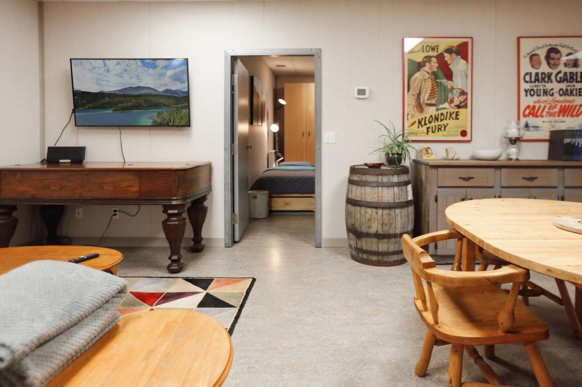 The Big Red Barn Apartment Уайтхорс Екстериор снимка