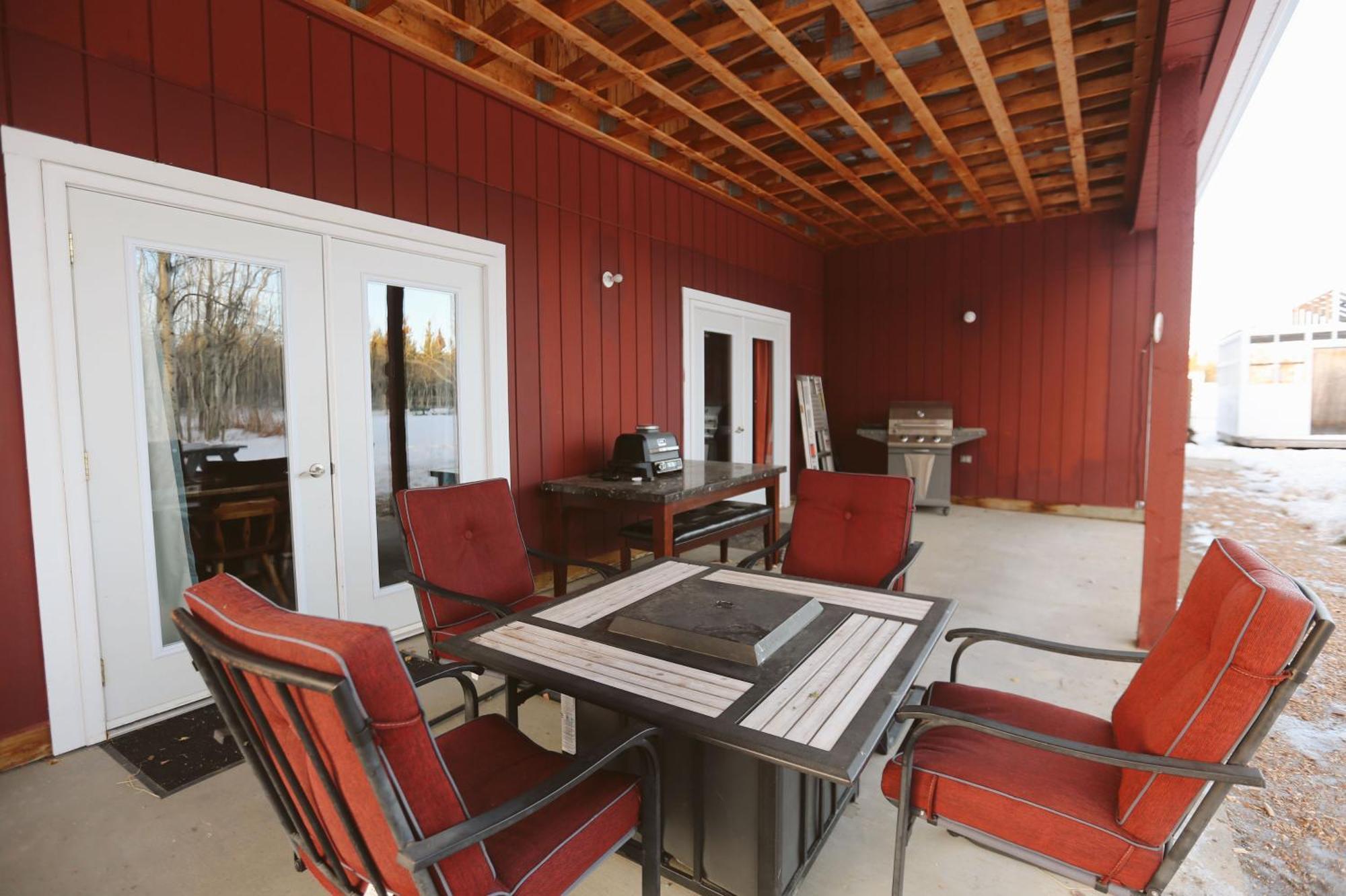The Big Red Barn Apartment Уайтхорс Екстериор снимка