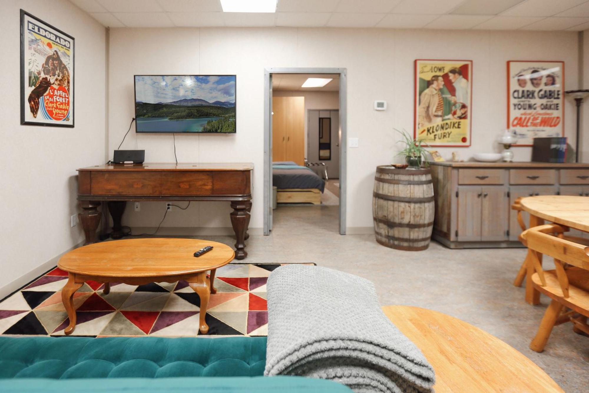 The Big Red Barn Apartment Уайтхорс Екстериор снимка